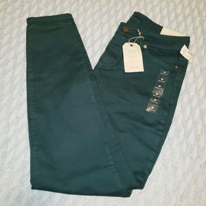 Maurices mid rise green jeggings size medium NWT